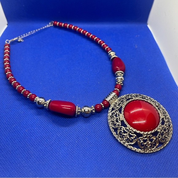 Elegant Red Beaded Necklace with Intricate Pendant - Picture 1 of 8